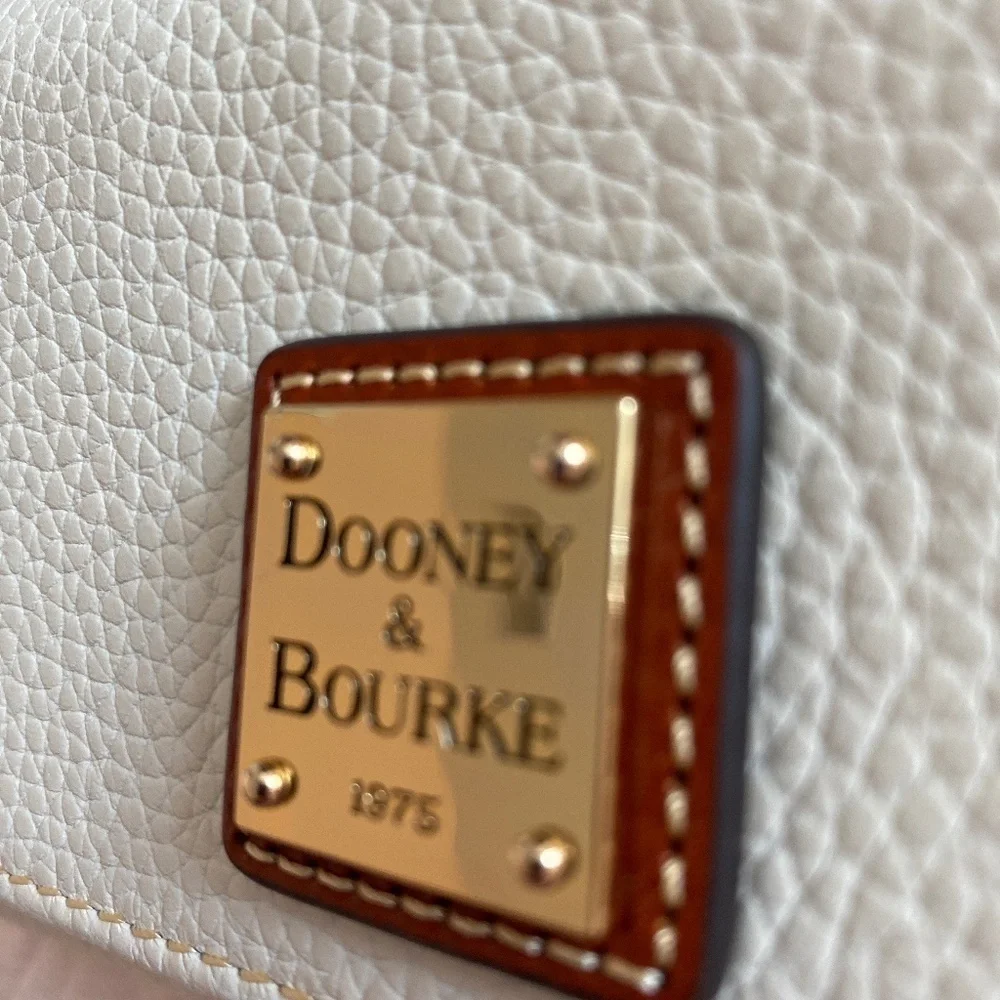 Dooney & Bourke Pebbled Leather Wallet Clutch in Cream NWT
